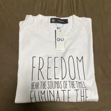 지유 화이트 티셔츠 FREEDOM