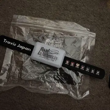 Travis Japan RoadtoAuthenticity 라이트 팔찌