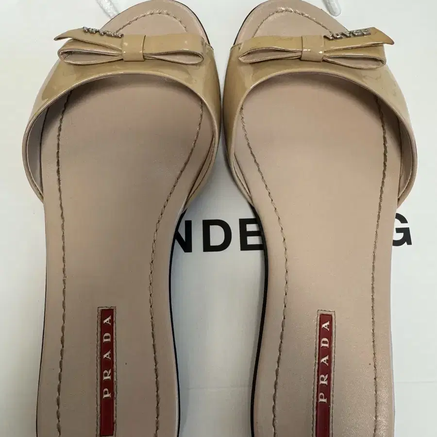 PRADA【入手困難】お洒落な★ストラップ スライドサンダル★全色 楽天市場】PRADA プラダ スライドサンダル 1XX692 054