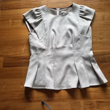 드레스테리아 베이지 프릴 슬리브리스