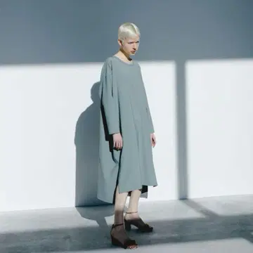 미즈이로 인드 크루넥 롱 원피스 2021 ss 컬렉션