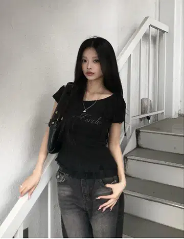 리본 스트랩 레이스 티셔츠 emmy 헤이세이 갸루 y2k 블랙 검정