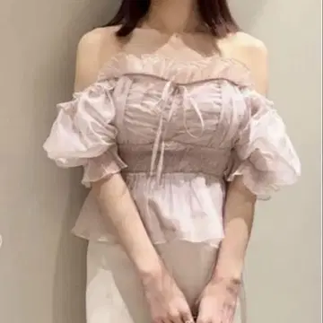 snidel 스나이델 개더 프릴 오프숄더 블라우스