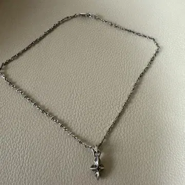 리브라 목걸이