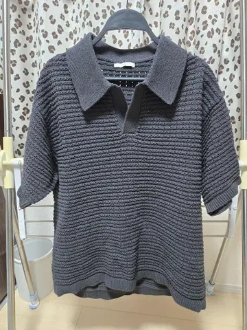 TUCK SKIPPER KNIT POLO 차콜