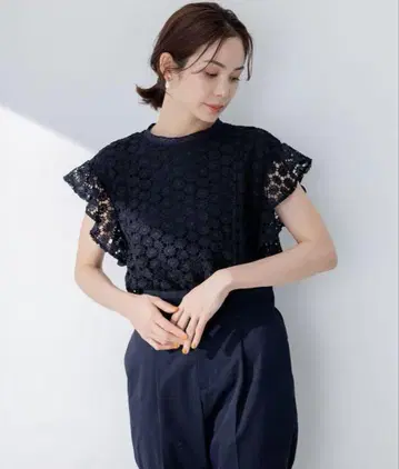 새상품급 쿠미쿄쿠 [세탁 가능] 플라워 레이스 블라우스
