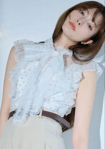 LILY BROWN 보타이 비쥬 블라우스