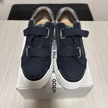 모드 에 자코모 스니커즈
