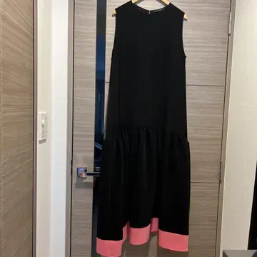 YOKOCHAN 헴 플레어 드레스 블랙 핑크 요코짱