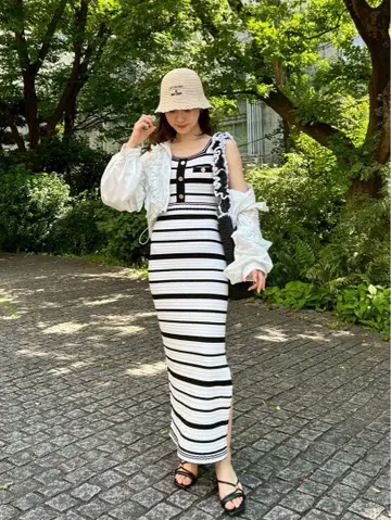 미사용 새상품 LILY BROWN 데이지 버튼 슬리브리스 니트 원피스