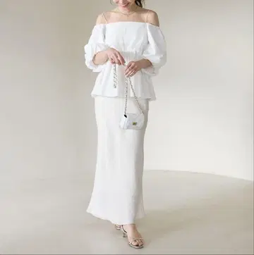 La boutique BonBon 반짝이는 새틴 롱 내로우 스커트