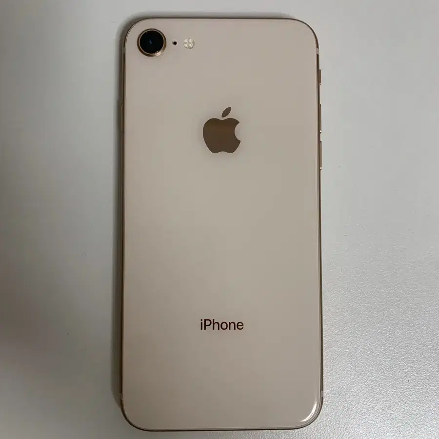 iPhone - 【ららら】iphone8 gold☆週末特価！！！ iPhone8 Gold