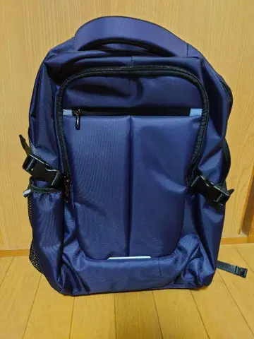 네이비 메쉬 포켓 부착 비즈니스 백팩