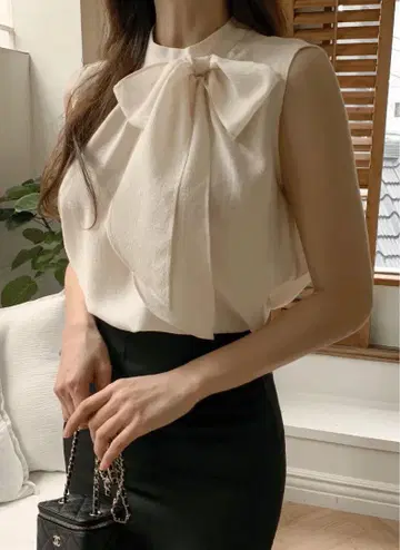 리본 포함 슬리브리스 탑 크림색