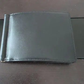 GRAV 블랙 가죽 접이식 지갑