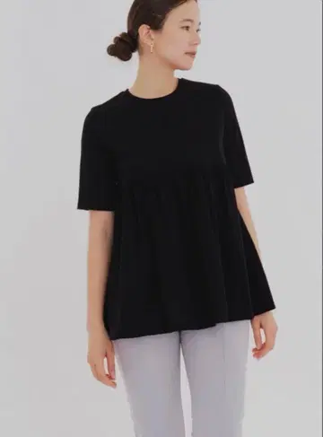 yori 플레어 개더 컷 티셔츠 블랙