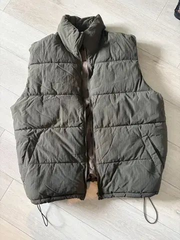 올리브 그린 다운 베스트 퀼팅