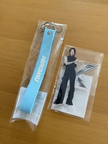 타카츠카 다이무 스트랩과 아크릴 스탠드