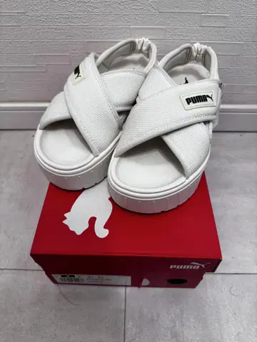 새상품 PUMA 통굽 스포츠 샌들 화이트