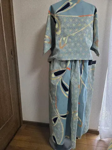스카이블루 꽃 무늬 유카타 세트 상의와 스커트
