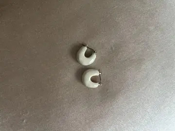 귀걸이 화이트