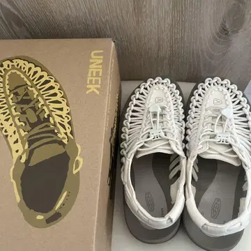 KEEN / 킨 UNEEK: 샌들
