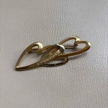 하트 모티브 브로치 스톤 포함