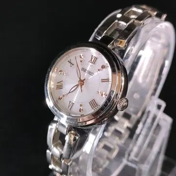 새상품급 SEIKO 세이코 1B21 화이트 실버 솔라 박스 포함 손목시계