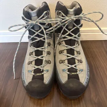 LA SPORTIVA 등산화 그레이/블랙