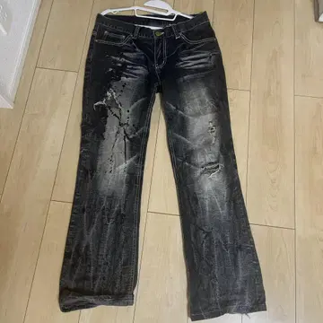 데미지 부츠 컷 데님
