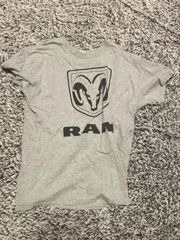 RAM 로고 그레이 티셔츠
