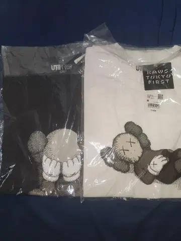 KAWS 티셔츠 2종 세트 M 사이즈