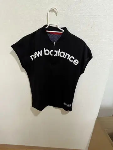 뉴발란스 블랙 반팔 셔츠 지퍼