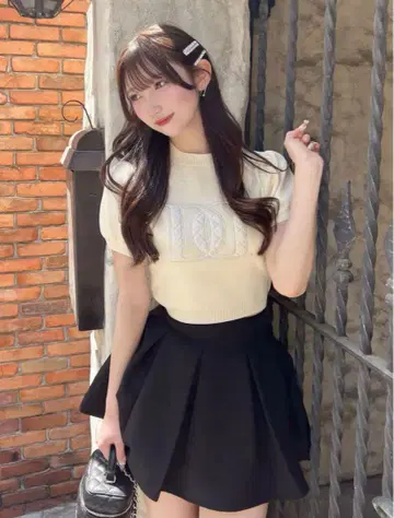 Darich 다리치 백 오픈 아플리케 니트 탑 IVO 반팔