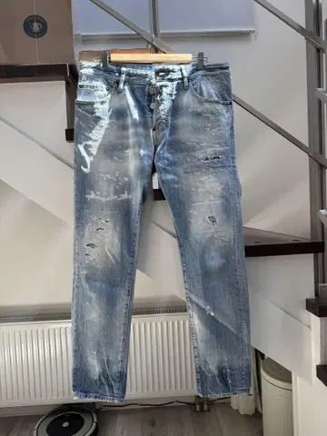 DSQUARED2 라이트 블루 데미지 데님