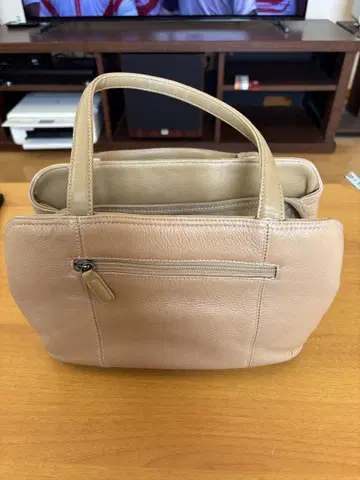 베이지 가죽 핸드백