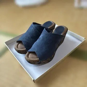네이비 샌들