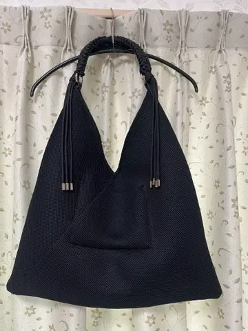 LE VERNIS 파라코드 핸들 메쉬 백 블랙