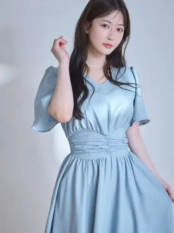 overE 허리 셔링 원피스 25SS: 스카이블루