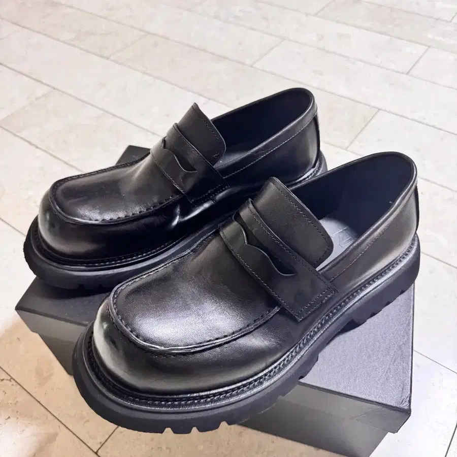 DNSR Mammoth Loafer #DNSR on Bunjang Global Site.