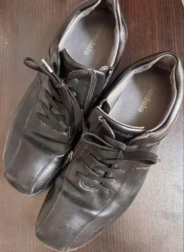 pedala 블랙 가죽 캐주얼 슈즈