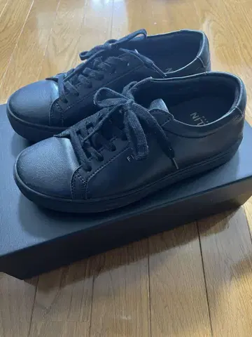 FILLIN 클래식 블랙 스니커즈 23cm