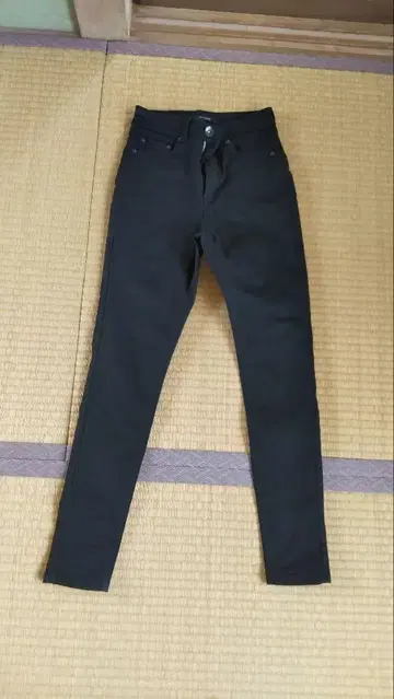 이번 시즌 상품 미사용 JEANASIS 블랙 제긴스 SS