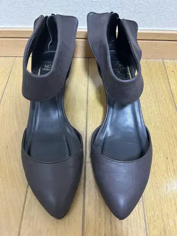 MAR 다크 브라운 샌들