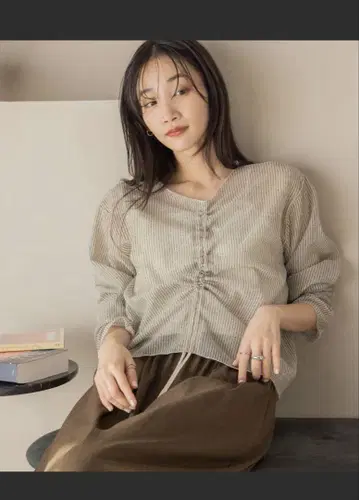 LOWRYS FARM 셔링 시어 러셀 풀오버