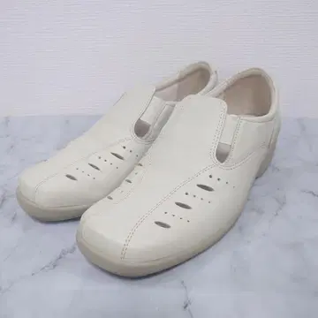 에코 컷워크 가죽 슬립온 24.0cm