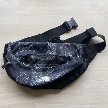 THE NORTH FACE 바디백 반다나 패턴