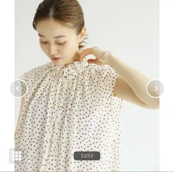 IENA 이에나 도트 프릴 슬리브리스 블라우스 내추럴