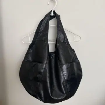 블랙 가죽 핸드백