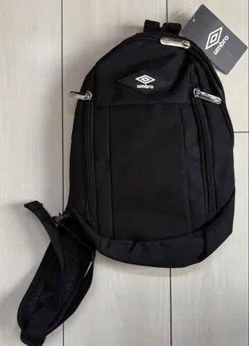 새상품 엄브로 바디백 블랙